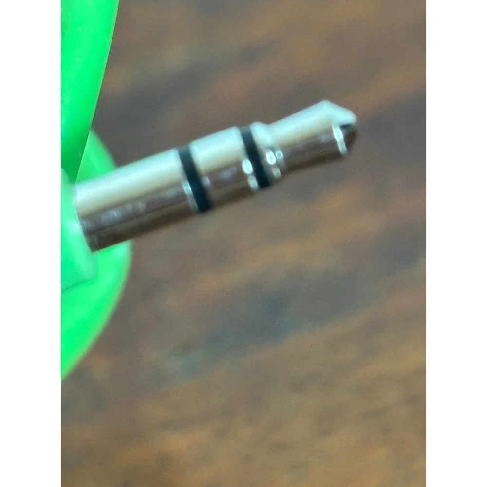 RadioShack 36 Inch 3.5mm TRS Auxiliary‎ Audio Cable Neon Green Stereo Patch Cord
